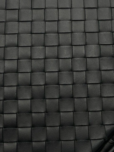 Кожаная сумка-слинг Bottega Veneta черная 30:20 см премиум фото-2