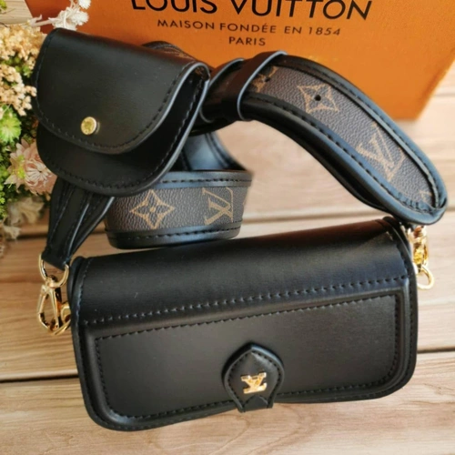 Поясная кожаная сумка Louis Vuitton черная 28/14 коллекция 2021-2022