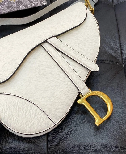 Женская кожаная сумка  Dior Saddle bаg белая 25/20/6 см коллекция 2021 фото-6