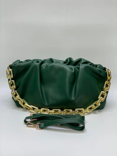 Женская кожаная сумка-«пельмень» Bottega Veneta зеленая 35/20 см