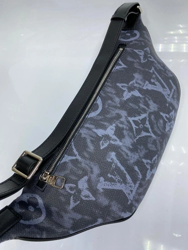 Поясная сумка Louis Vuitton из канвы Monogram черно-серая 46/19 фото-3