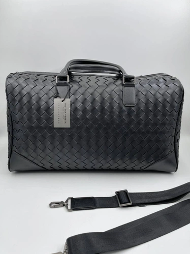 Дорожная кожаная сумка Bottega Veneta черная 50/30 см. коллекция 2021-2022 A70802 фото-6