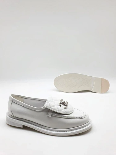 Туфли-лоферы Chanel белые кожаные коллекция 2021-2022 фото-2