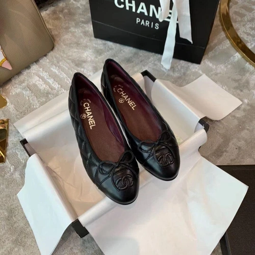 Туфли-балетки Chanel черные из кожи со стежкой коллекция 2021-2022 фото-7
