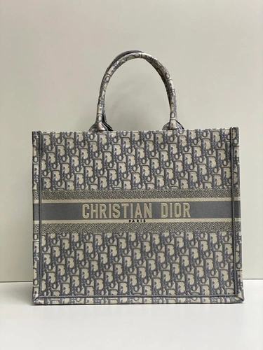 Женская сумка-шоппер Dior из ткани с рисунком-монограммой серая 42/34/16 см