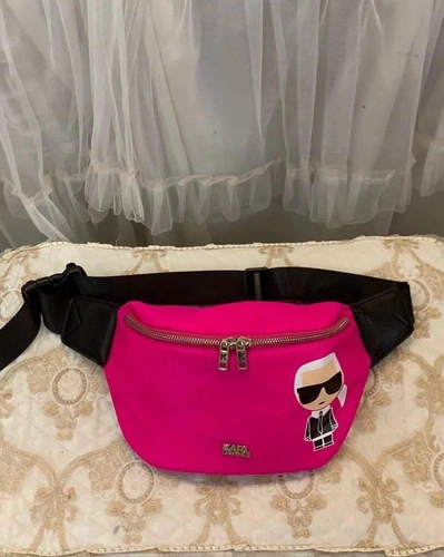 Поясная сумка тканевая Karl Lagerfeld ярко-розовая с принтом  28/17 см