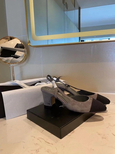 Туфли женские кожаные Chanel с открытой пяткой серые коллекция 2021-2022 фото-2