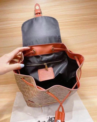 Женский рюкзак Coach из канвы с кожаными вставками коричневый 28/24 см фото-2