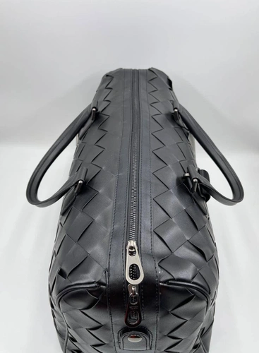 Дорожная кожаная сумка Bottega Veneta черная 50/30 см. коллекция 2021-2022 A70810 фото-9