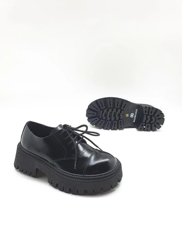Туфли-дерби женские Balenciaga черные