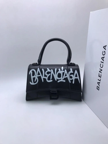 Женская кожаная сумка Balenciaga черная