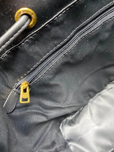 Женский рюкзак Coach из зернистой кожи чёрный с откидным клапаном 25/30/11 см фото-5