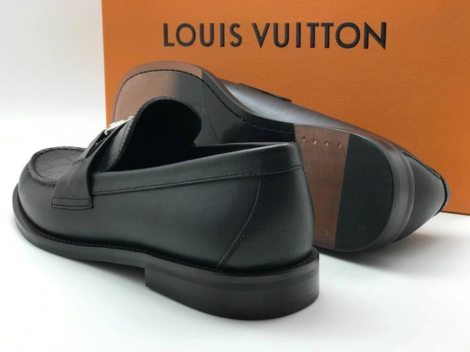 Мужские туфли-лоферы кожаные Louis Vuitton черные коллекция 2021-2022 фото-7