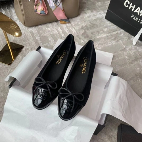 Туфли-балетки Chanel черные с лакированным носком коллекция 2021-2022 фото-2