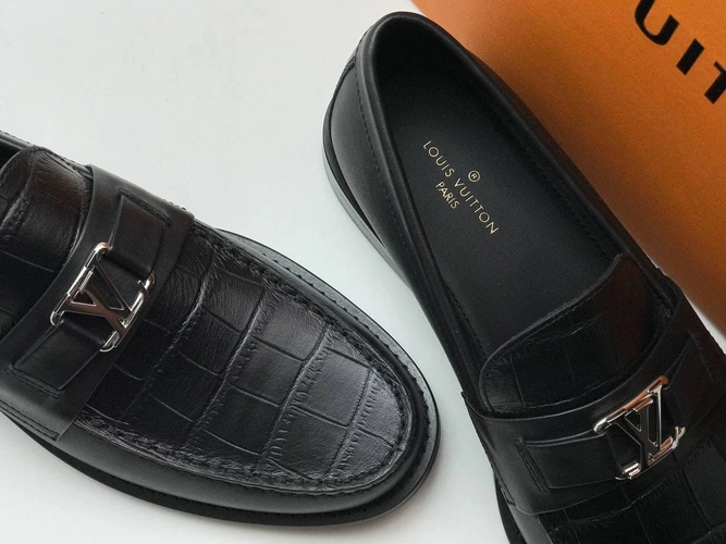Мужские туфли-лоферы кожаные Louis Vuitton черные коллекция 2021-2022 фото-3