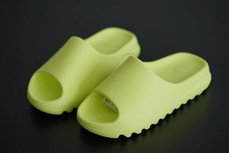 Шлёпанцы Adidas Yeezy Slide GX6138 салатовые фото-6