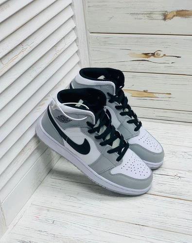 Кроссовки Nike Air Jordan 1 Retro серые фото-2