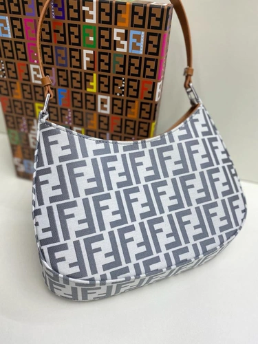 Женская тканевая сумка Fendi бело-серая с рисунком-монограммой 26/21 см фото-3
