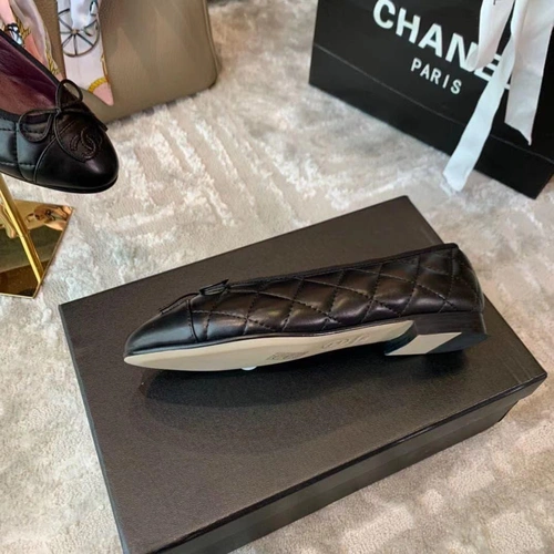 Туфли-балетки Chanel черные из кожи со стежкой коллекция 2021-2022 фото-6