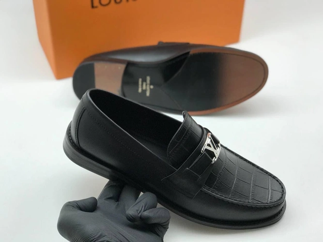 Мужские туфли-лоферы кожаные Louis Vuitton черные коллекция 2021-2022 фото-6