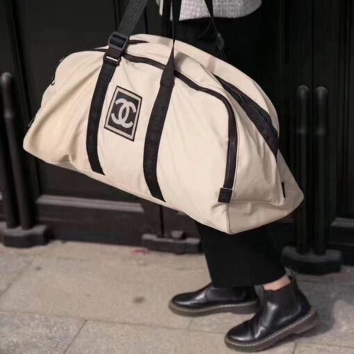 Дорожная сумка Chanel из нейлона белая большого размера 50/35 см