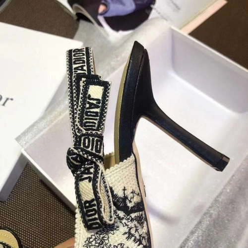 Туфли-босоножки женские Christian Dior с рисунком на высоком каблуке коллекция лето 2021 фото-4