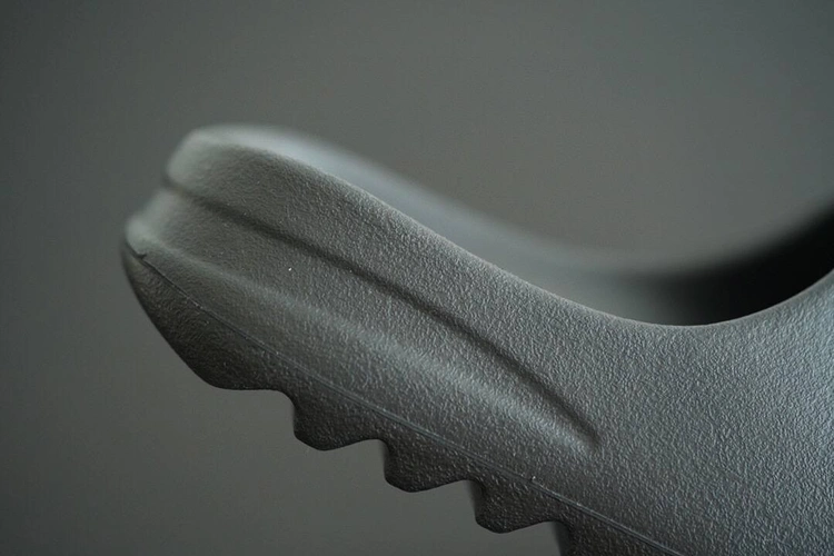 Шлёпанцы Adidas Yeezy Slide GX6141 чёрные фото-4