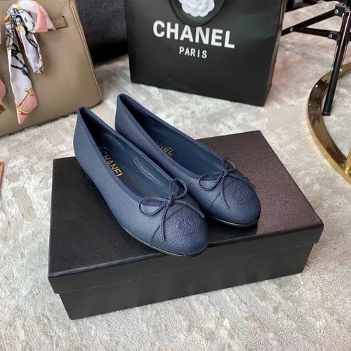 Туфли-балетки Chanel синие из зернистой кожи коллекция 2021-2022