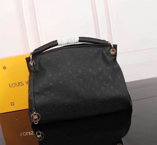 Женская кожаная сумка Louis Vuitton черная  42/31 фото-4