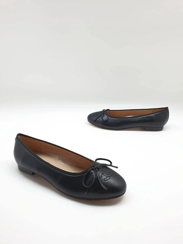 Туфли-балетки Chanel кожаные черные коллекция 2021-2022 A63688