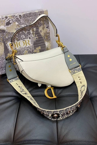 Женская кожаная сумка  Dior Saddle bаg белая 25/20/6 см коллекция 2021 фото-4