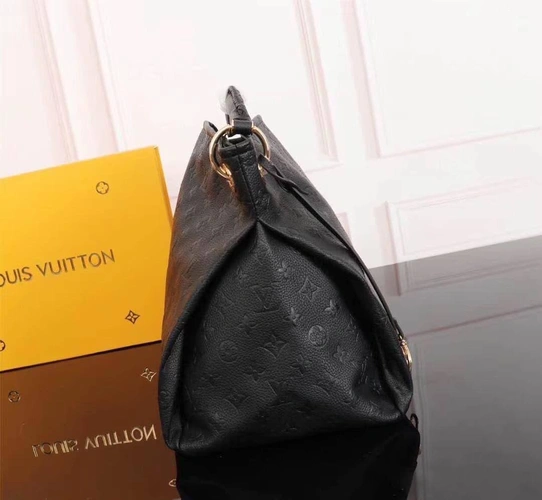 Женская кожаная сумка Louis Vuitton черная  42/31 фото-3