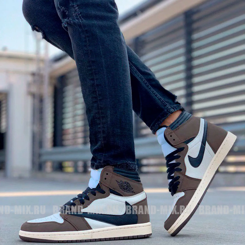 Кроссовки Nike Air Jordan 1 Retro SP x Travis Scott Cactus Jack CD4487-100 коричневые с белым фото-3