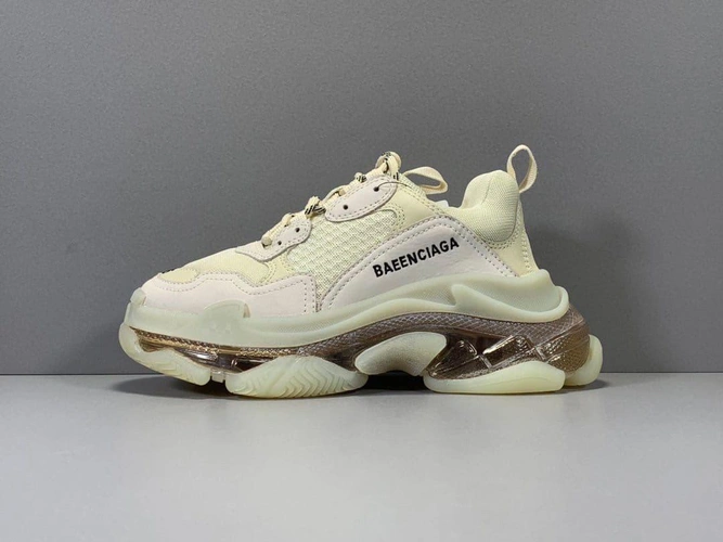 Кроссовки женские Balenciaga Triple S белые кожаные A54206