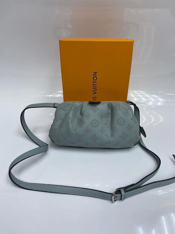 Женский кожаный клатч Louis Vuitton голубой 25/15 см