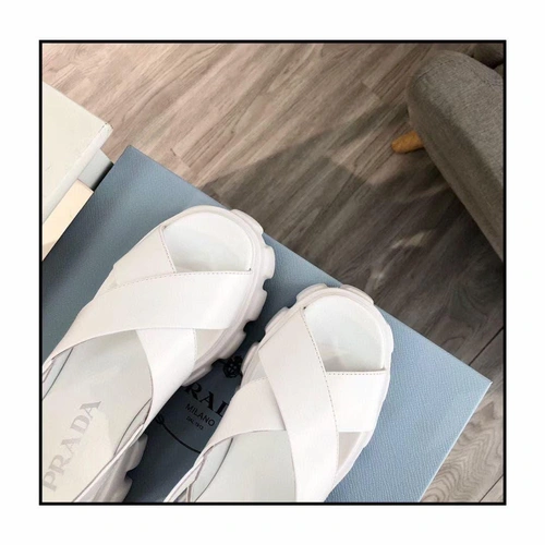 Женские кожаные босоножки Prada белые премиум-люкс коллекция 2021-2022 фото-4