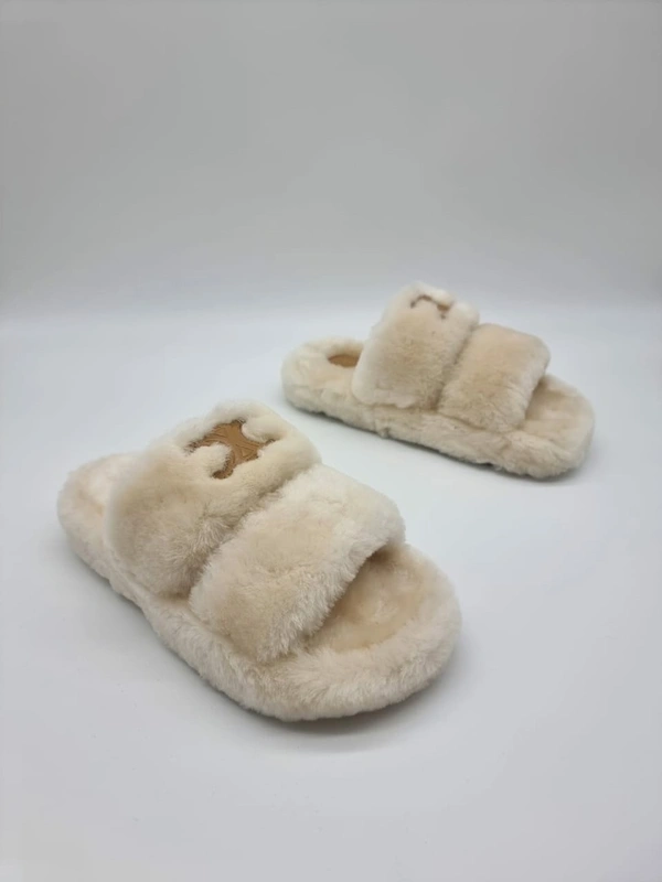 Шлёпанцы меховые женские Celine Fur A110070 бежевые