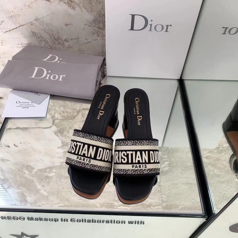 Шлёпанцы женские Christian Dior черные с каблуком премиум-люкс коллекция 2021-2022 фото-3