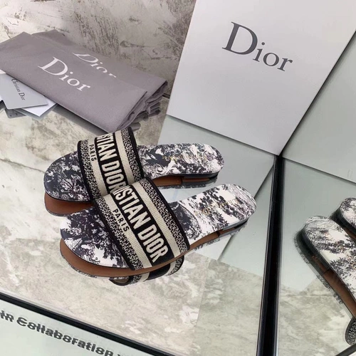 Шлёпанцы женские Christian Dior разноцветные премиум-люкс коллекция 2021-2022 A73231