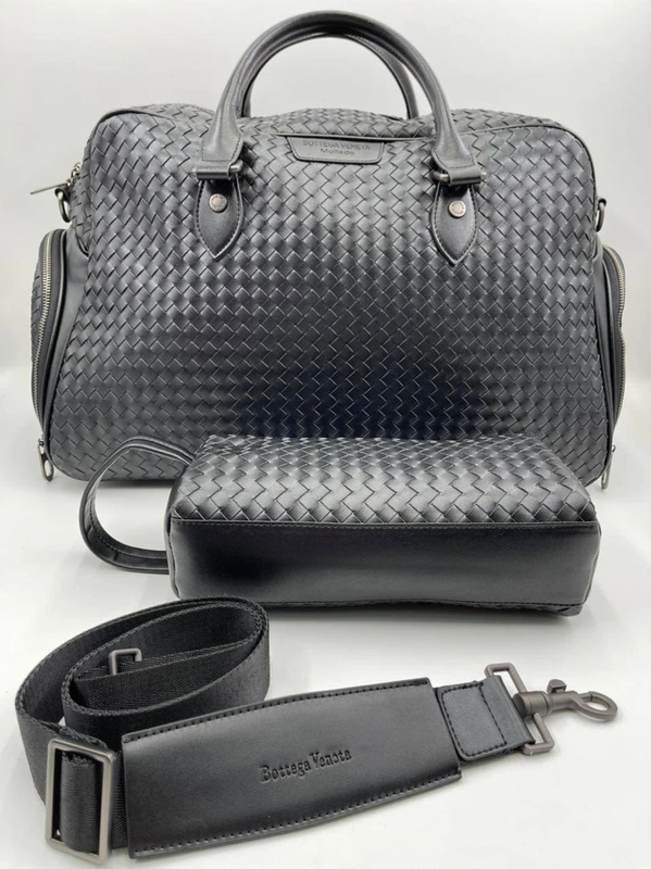 Дорожная кожаная сумка Bottega Veneta черная 50/30 см. коллекция 2021-2022 A70821 фото-9