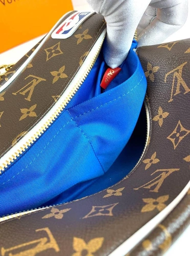 Женская сумка Louis Vuitton Cloakroom Dopp Kit LV x NBA премиум-люкс коричневая 24/15/15 фото-6