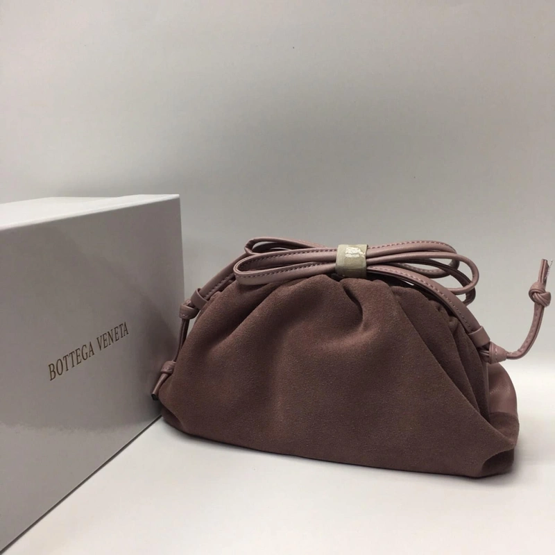 Сумка Bottega Veneta The Pouch Velour Mini Beige