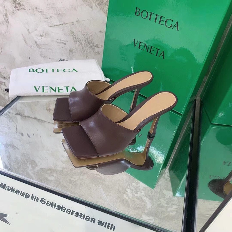 Женские босоножки-мюли кожаные Bottega Veneta коричневые коллекция лето-2021