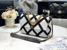 Женская кожаная сумка Chanel белая 26/17 фото-1