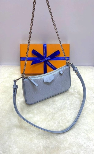 Женская кожаная сумка-клатч Louis Vuitton Easy pouch с плечевым ремнём голубая 19/11/3 см фото-5