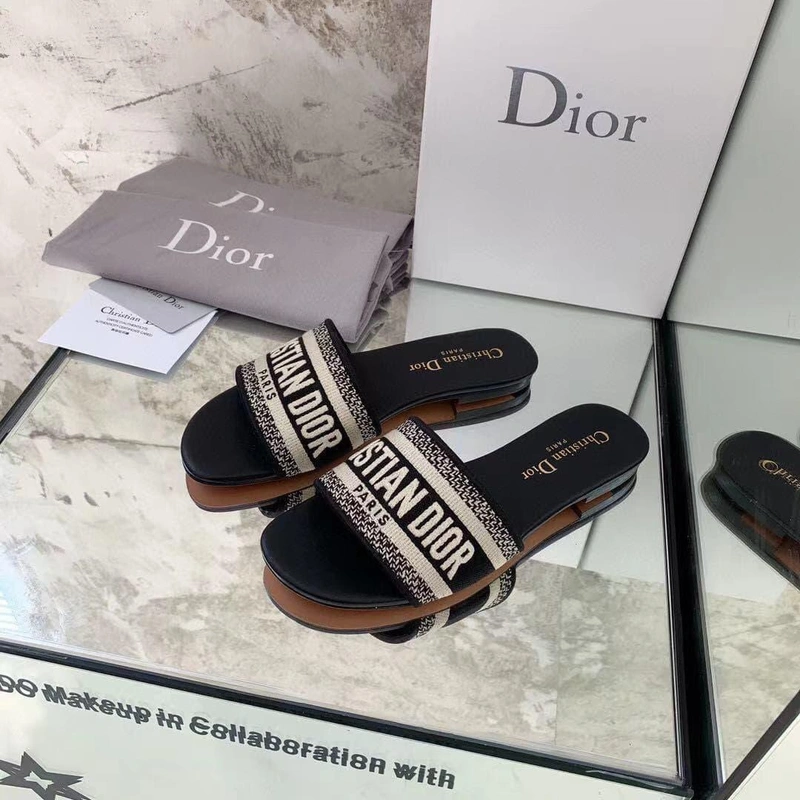 Шлёпанцы женские Christian Dior черные премиум-люкс коллекция 2021-2022