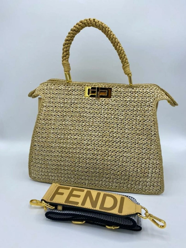 Женская сумка Fendi бежевая 33/27 см коллекция 2021-2022