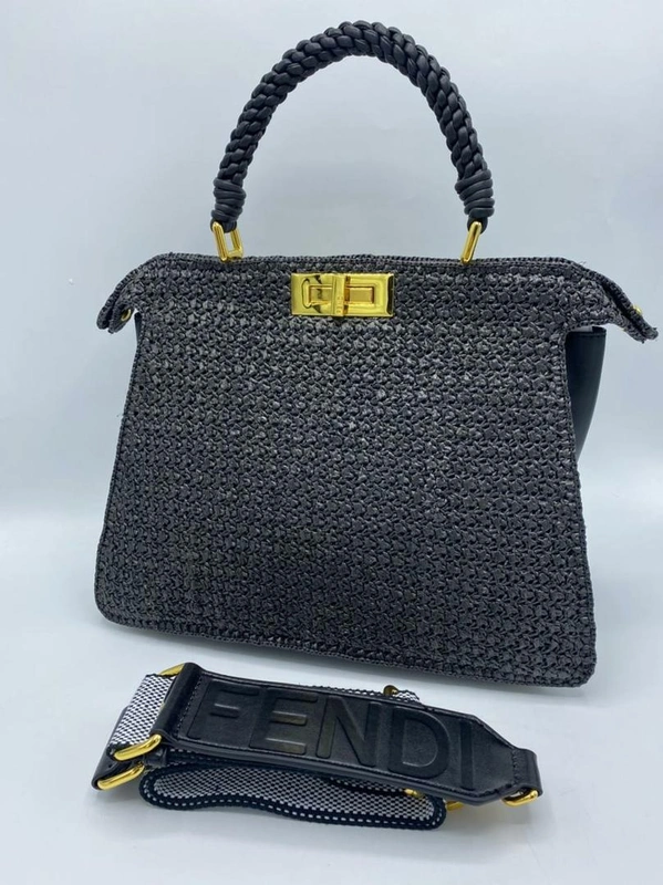 Женская сумка Fendi черная 33/27 см коллекция 2021-2022