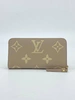 Женский кожаный кошелёк Louis Vuitton бежевый 19/10 коллекция 2021-2022 фото-1