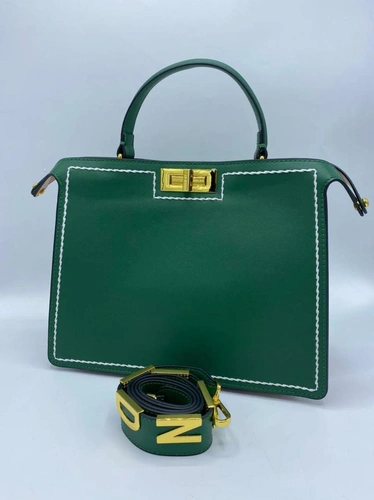 Женская кожаная сумка Fendi зеленая 32/25 см